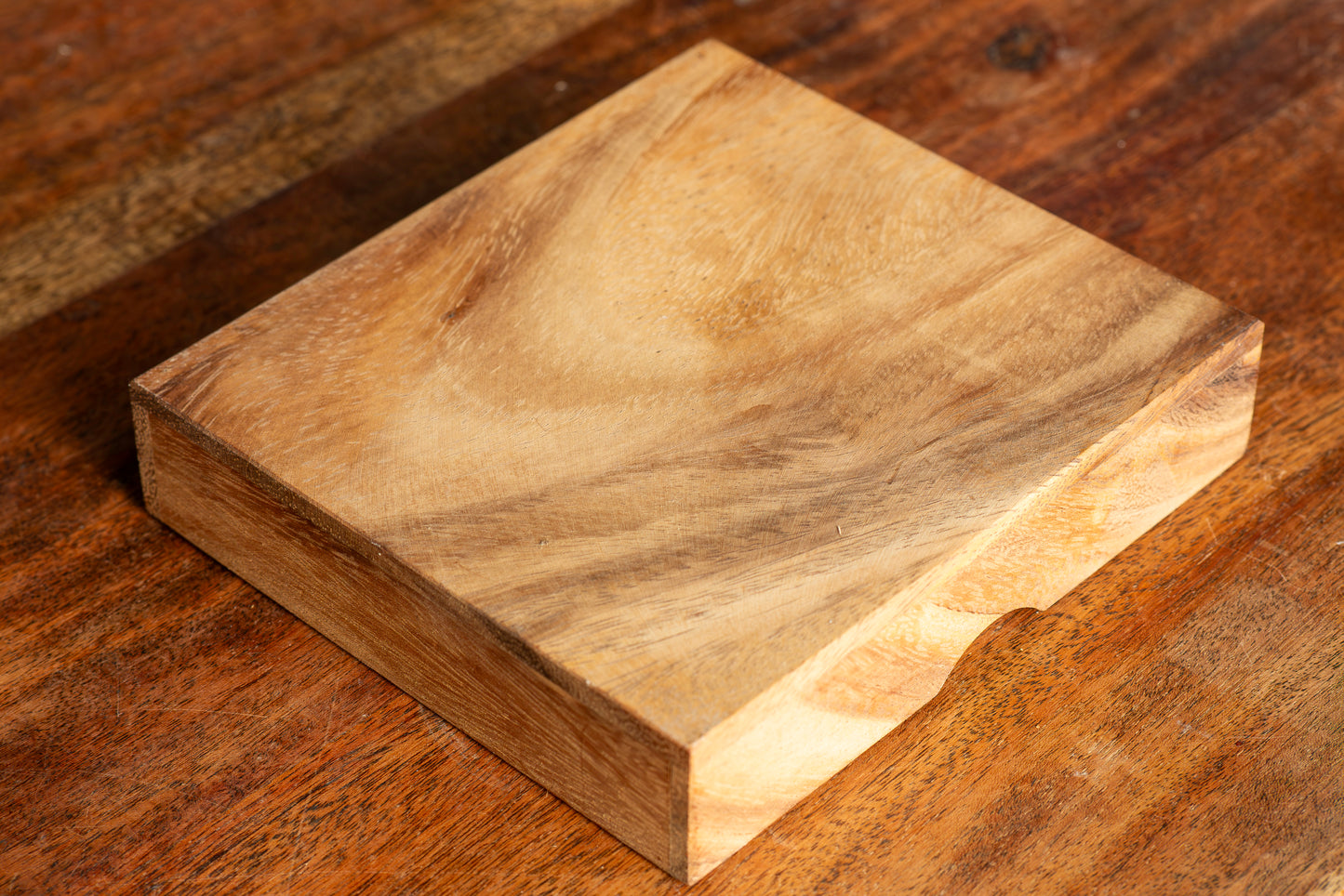 Experience Elevated Gaming with Our Premium Wooden Card and Dice Set - Perfect for Poker Nights and Casual Play