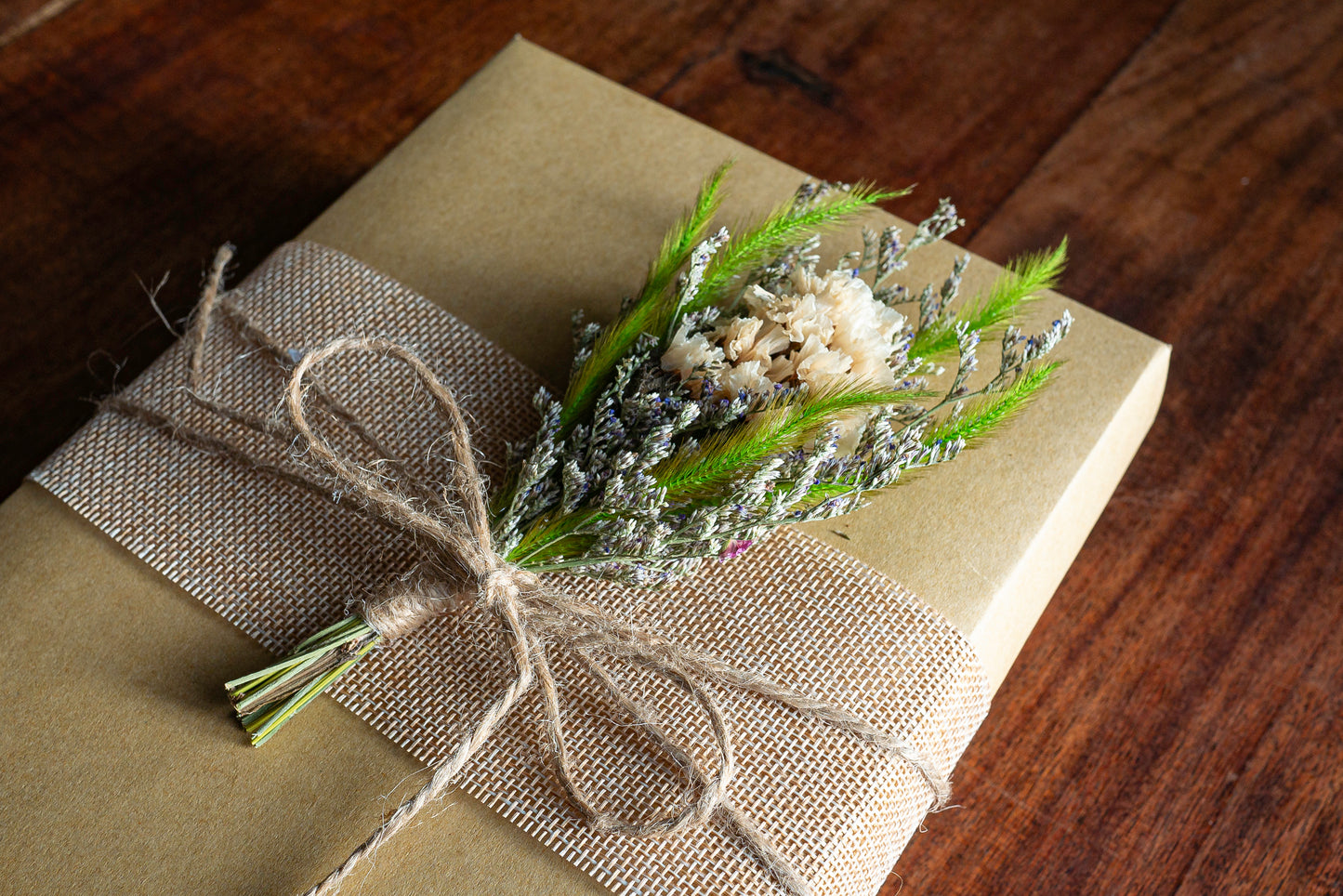 CCcollections Gift Boxes with Dried Flowers | Unique Gift Wrapping Ideas