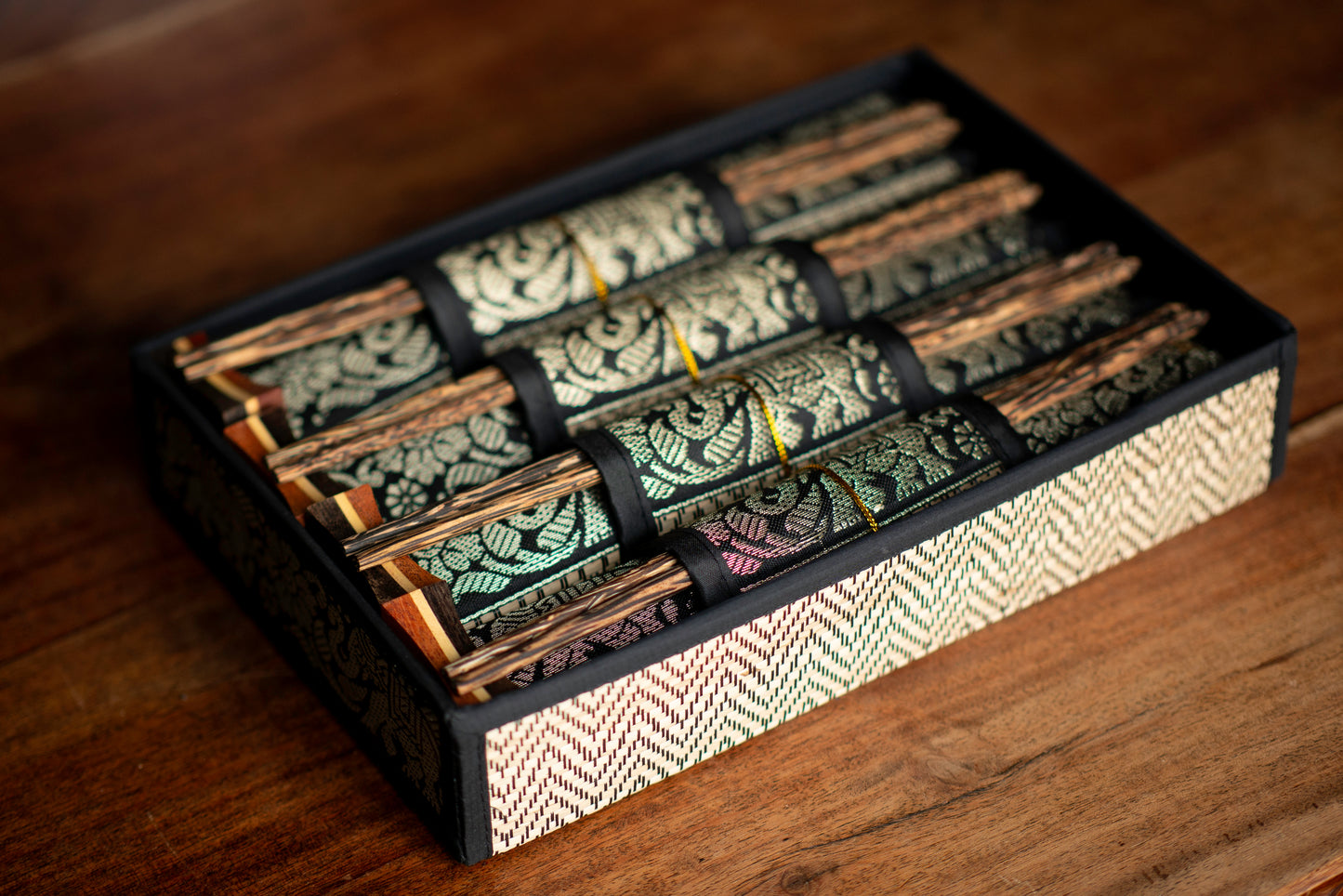 Luxury Thai Reed Placemat & Chopstick Gift Set | 16-Piece Asian Dining Box (Gold Elephant Trim)