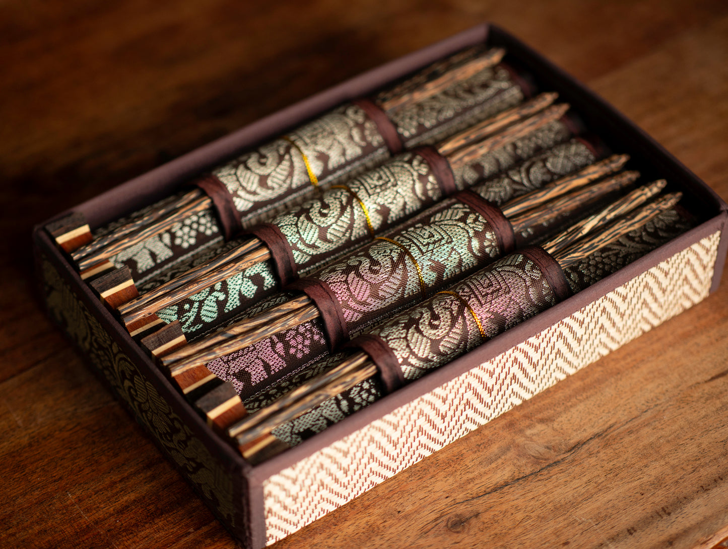 Luxury Thai Reed Placemat & Chopstick Gift Set | 16-Piece Asian Dining Box (Gold Elephant Trim)