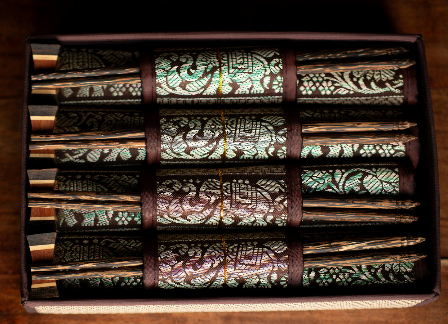 Luxury Thai Reed Placemat & Chopstick Gift Set | 16-Piece Asian Dining Box (Gold Elephant Trim)