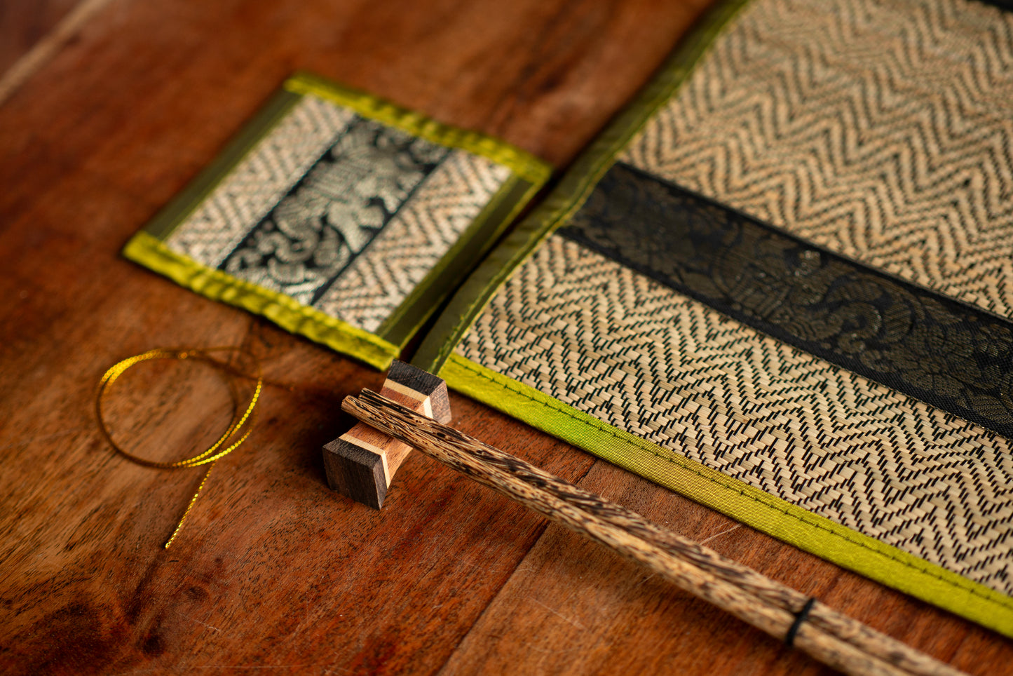 Luxury Thai Reed Placemat & Chopstick Gift Set | 16-Piece Asian Dining Box (Gold Elephant Trim)