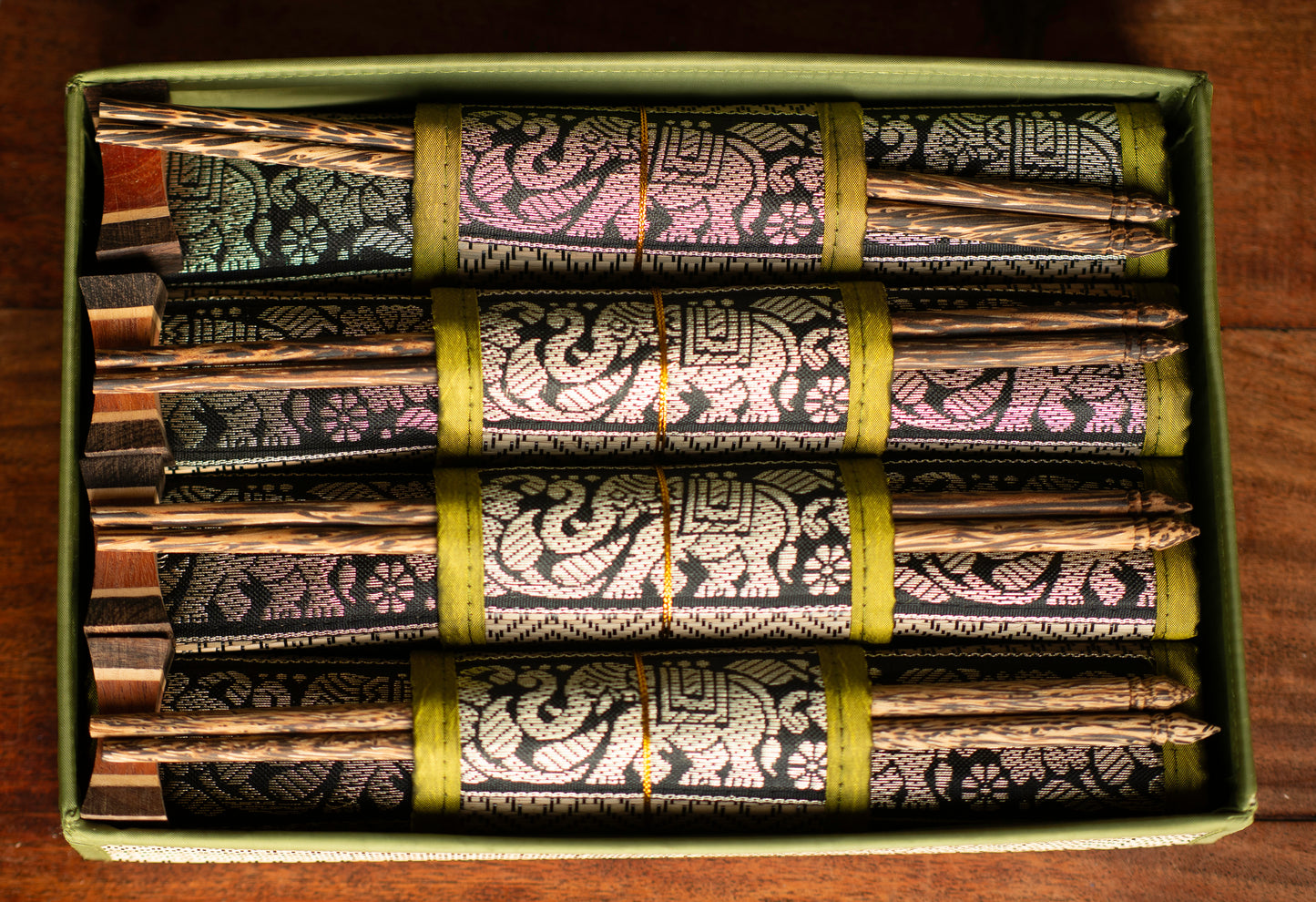 Luxury Thai Reed Placemat & Chopstick Gift Set | 16-Piece Asian Dining Box (Gold Elephant Trim)