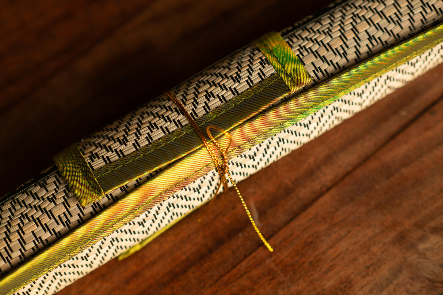 Luxury Thai Reed Placemat & Chopstick Gift Set | 16-Piece Asian Dining Box (Gold Elephant Trim)